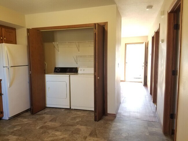 Foto del edificio - 403 E Adams St