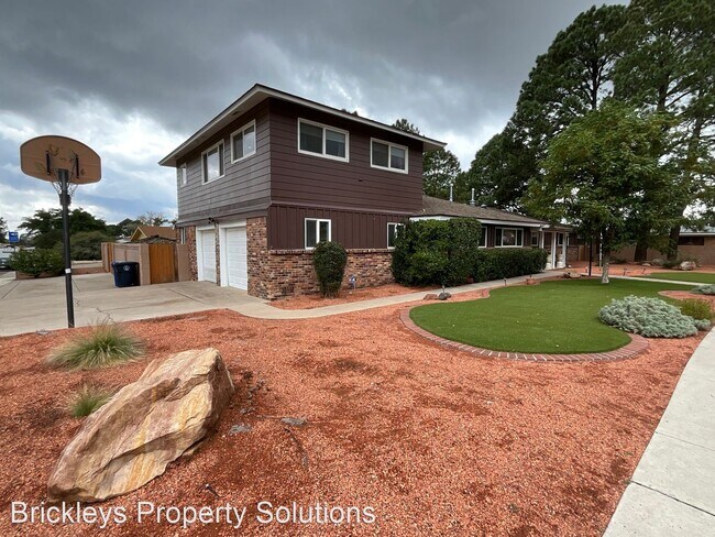 Building Photo - 5 br, 3 bath House - 3201 Lykes Dr NE