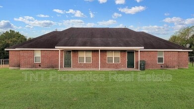 Building Photo - 9904 Risky's Ranch Dr