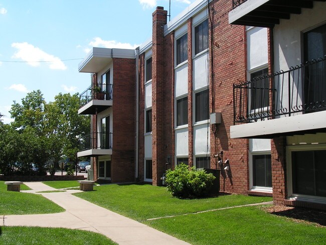 Patio - New Orleans Court Apartments and Townhomes