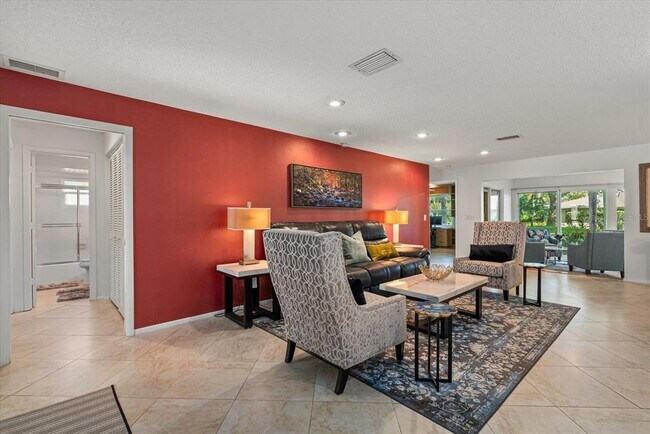 Building Photo - 6916 W Country Club Dr N