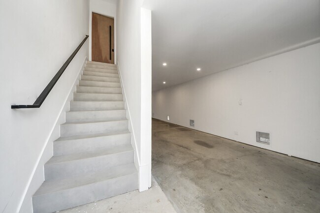 Foto del edificio - 2211 Staples St