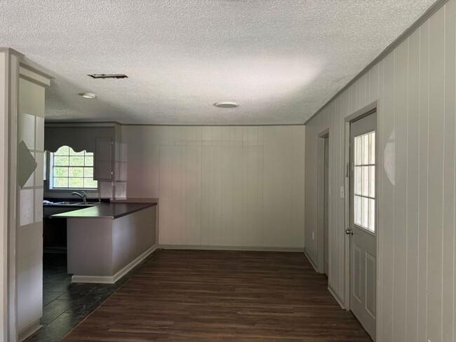 Building Photo - 3 Bed 1 Bath House for Rent