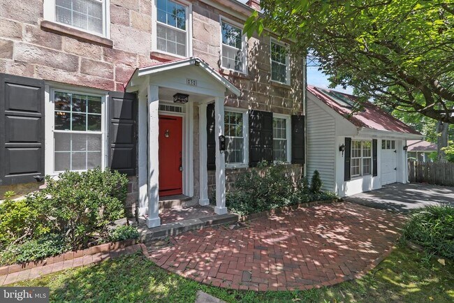 Foto del edificio - 3 Woodbury Rd