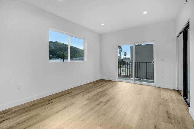 Building Photo - 4442 Turquoise St