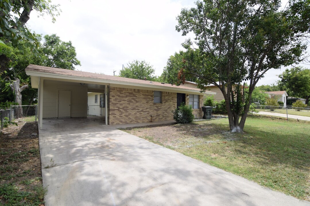 Primary Photo - 1106 Jefferis Ave