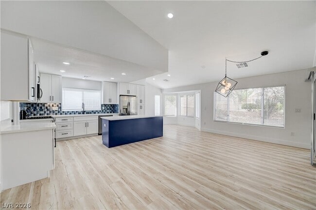 Building Photo - 10000 Woodhouse Dr