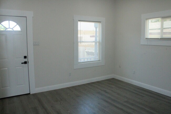 Building Photo - New New New! 1 Bedroom, 1 Bathroom House i...