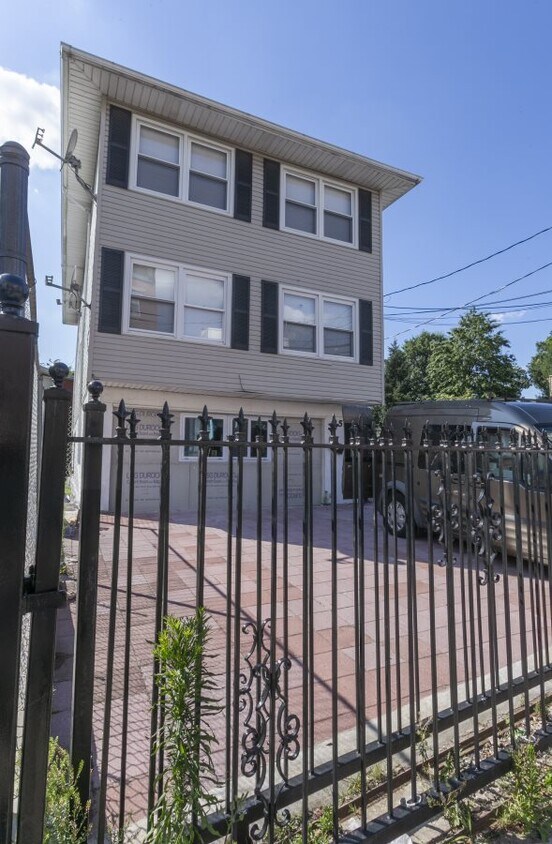 Foto principal - 155 Summit Ave