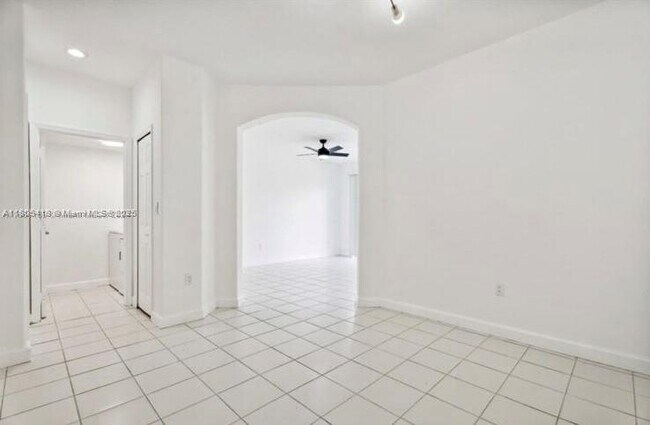 Foto del edificio - 2487 SE 14th St