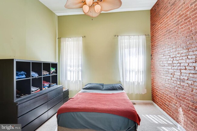 Building Photo - 819 S Potomac St