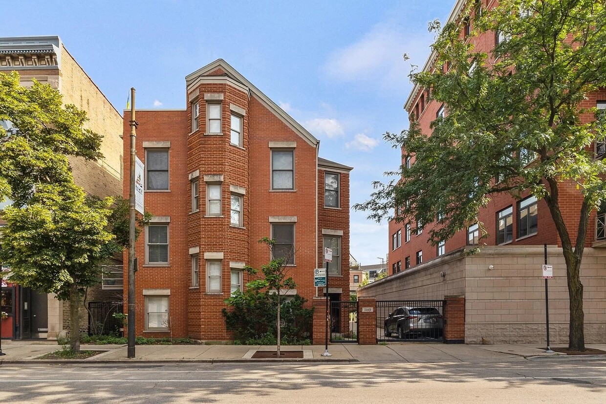 Primary Photo - 1149 W Armitage Ave