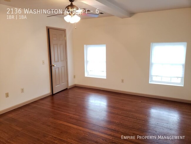 Building Photo - 2nd Floor: 1 Bedroom/ 1 Bathroom Apartment...