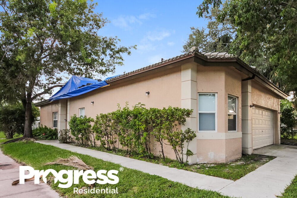 Foto principal - 890 NW 25th Ave