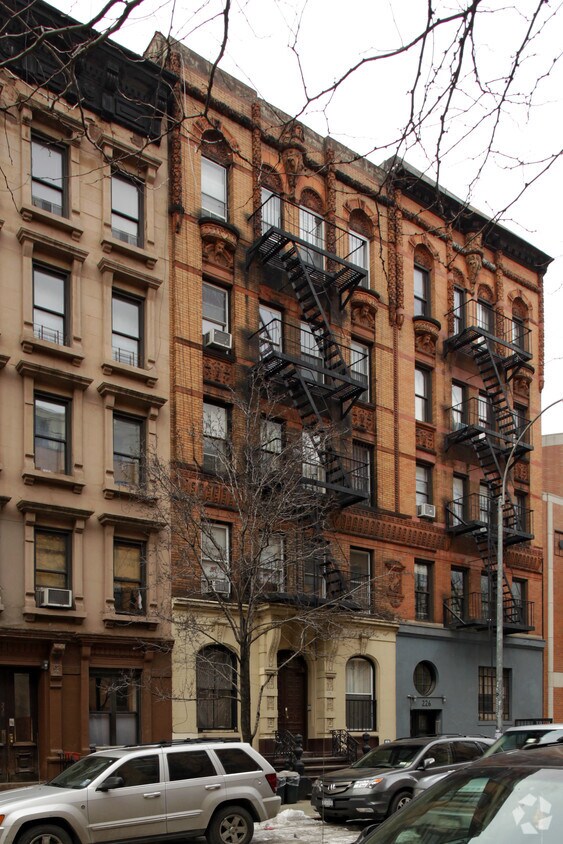 Building Photo - 228 E 6th St