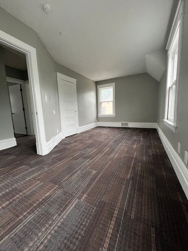 Foto del edificio - Amazing 3 Bedroom 1 Bathroom Home in West St. Paul