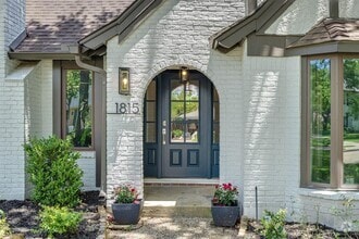 Building Photo - 1815 Valley Vista Dr