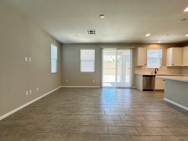 Building Photo - Brand New Home