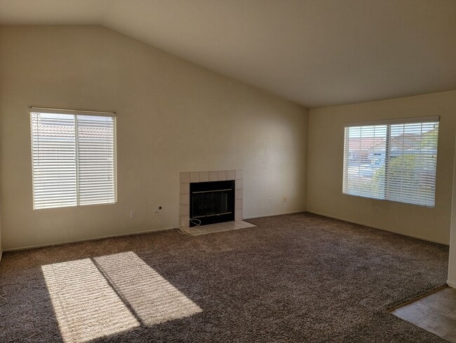 Building Photo - Single story Rosamond Home