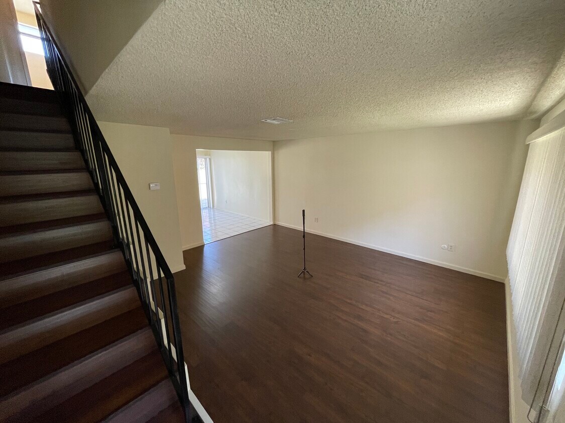 Primary Photo - 25830 Viana Ave