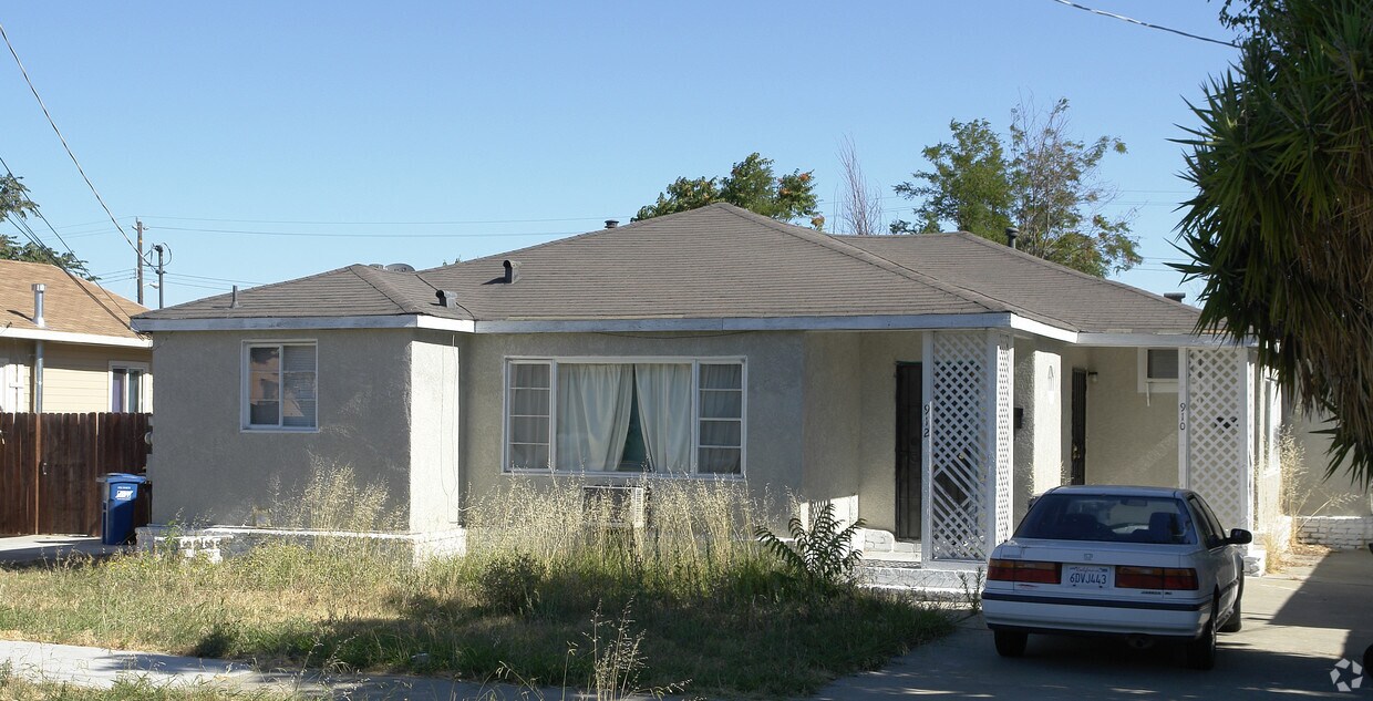 Foto principal - 910-912 W 3rd St