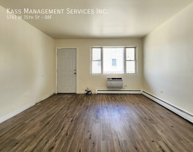 Foto del edificio - 5741 W 35th St