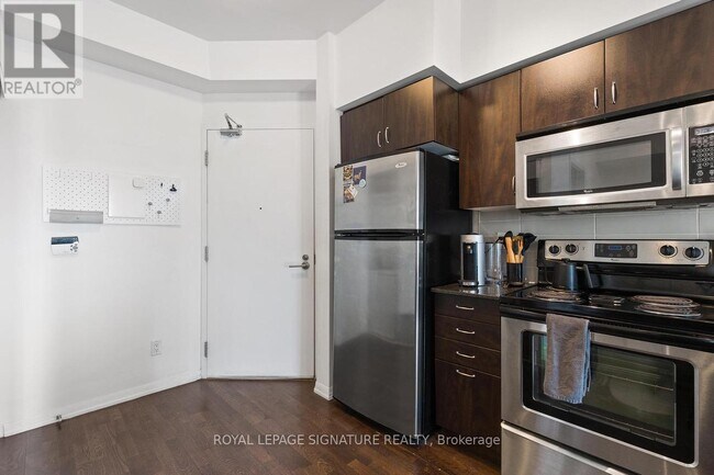 Photo du bâtiment - 215 Fort York Blvd