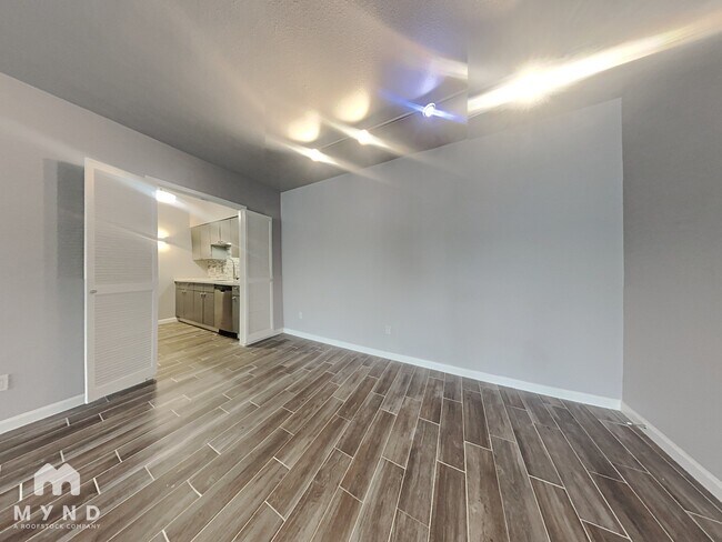 Foto del edificio - 2230 S Piney Point Rd