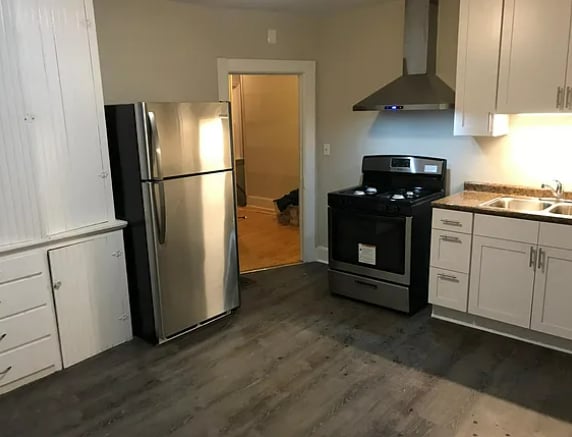 Building Photo - 636 N Grove Ave