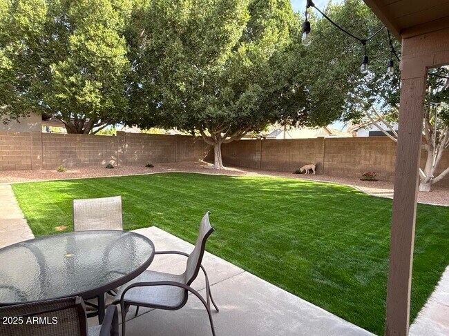 Foto del edificio - 6337 E Rochelle St