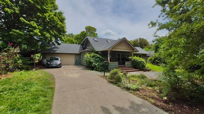 Photo - Spacious 3 Bed Southwest Portland Home with a Huge Backyard!