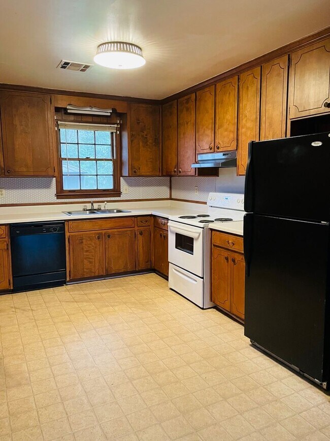 Foto del edificio - 3 Bed, 2 Bath Home in Prattville!