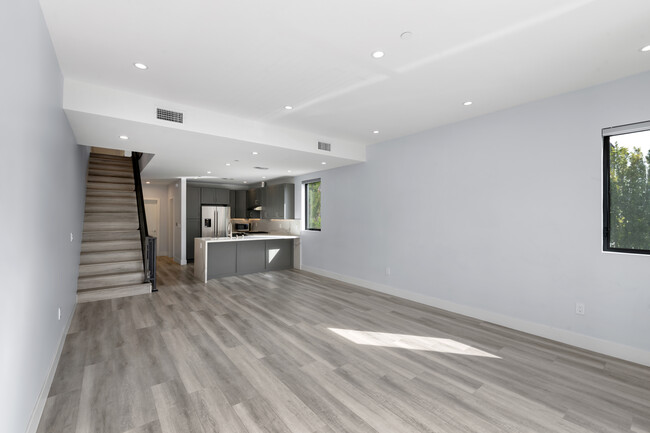 Foto del edificio - 4815 Elmwood Ave