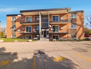 Building Photo - 300 Marlene Ct