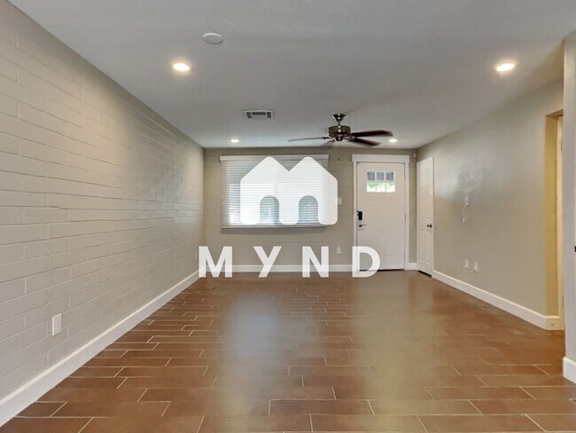 Foto del edificio - 3717 E Ludlow Dr