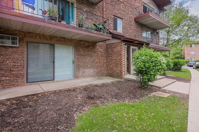 Building Photo - 2544 Waterbury Dr