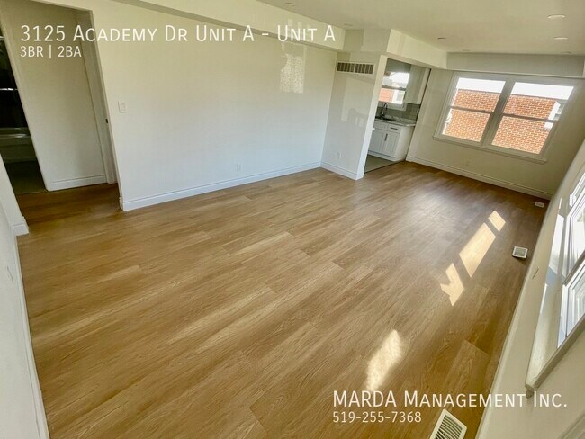 Building Photo - STUNNING 3 BED/1.5 BATH MAIN UNIT + HYDRO, 60% OF GAS & 60% OF WATER!