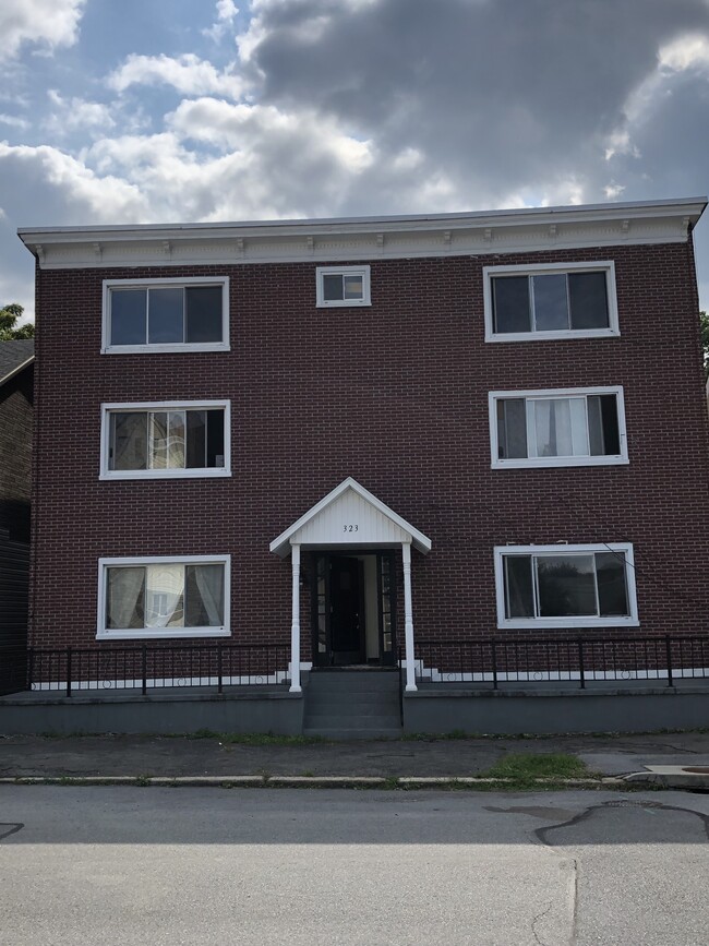 Building Photo - 323 Willow Ave