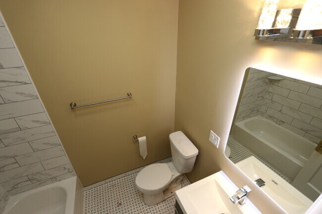 Foto del edificio - 4459 W Wrightwood Ave