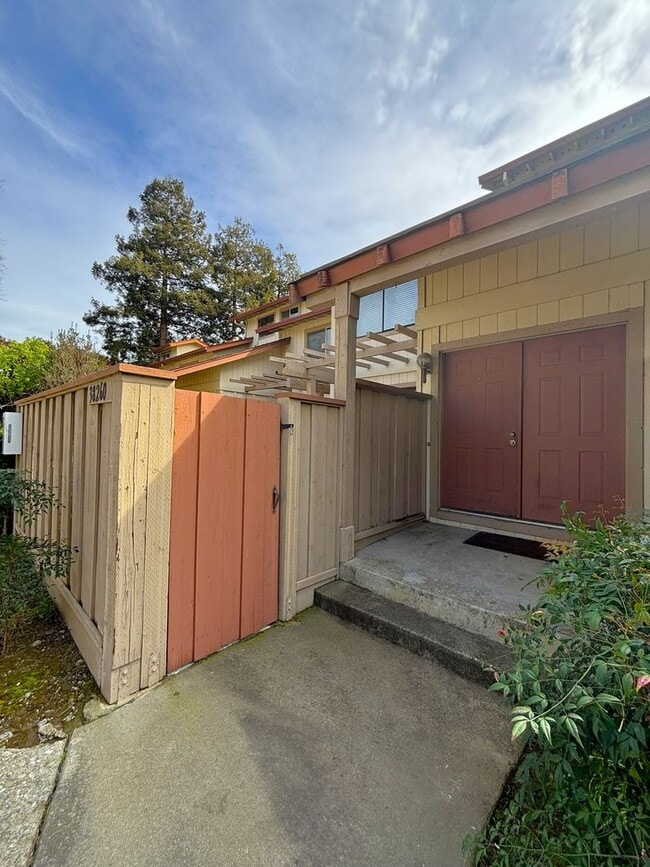Building Photo - Beautiful Spacious Condo