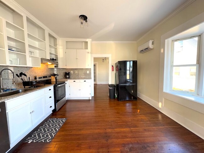 Foto del edificio - 1233 E Center St