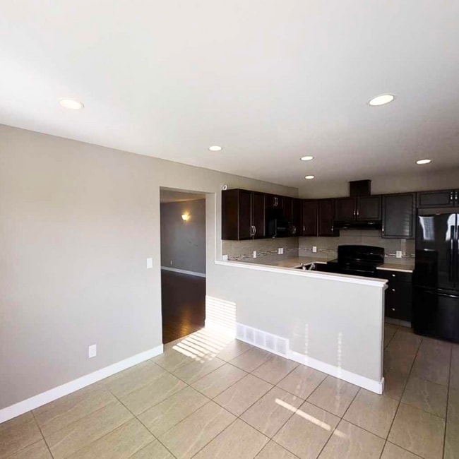 Building Photo - 8829-8896 96 Ave