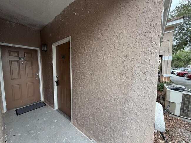 Foto del edificio - 17977 Villa Creek Dr