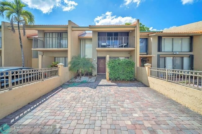 Building Photo - 740 E Coco Plum Cir