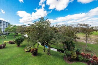 Building Photo - 625 Oaks Dr