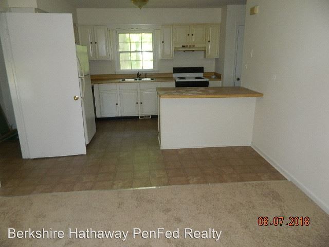 Building Photo - 3 br, 1.5 bath House - 5225 Hallmark Drive