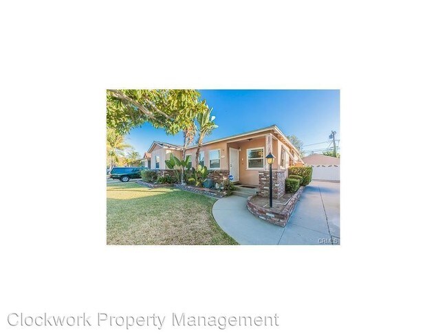 Building Photo - 1422 E Idahome St