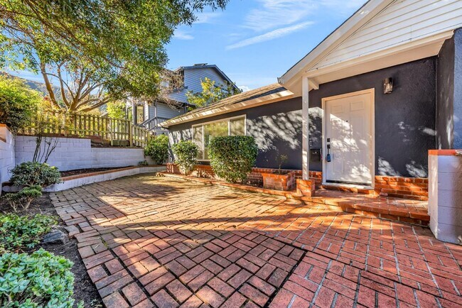 Foto del edificio - 280 Angelita Ave