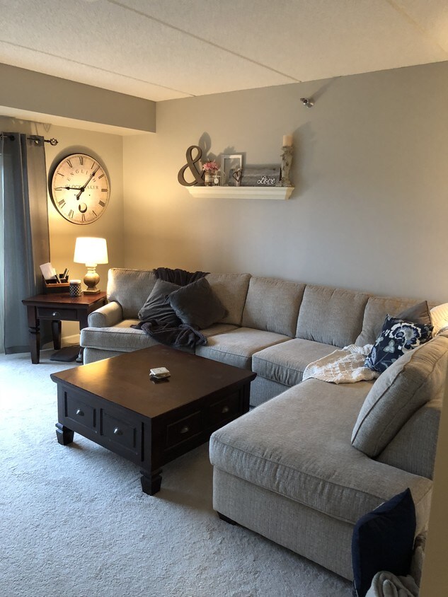 Living Room - 470 W Mahogany Ct
