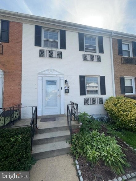 Building Photo - 5176 Clacton Ave